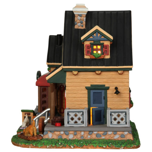 Claws & Paws Pet Hotel